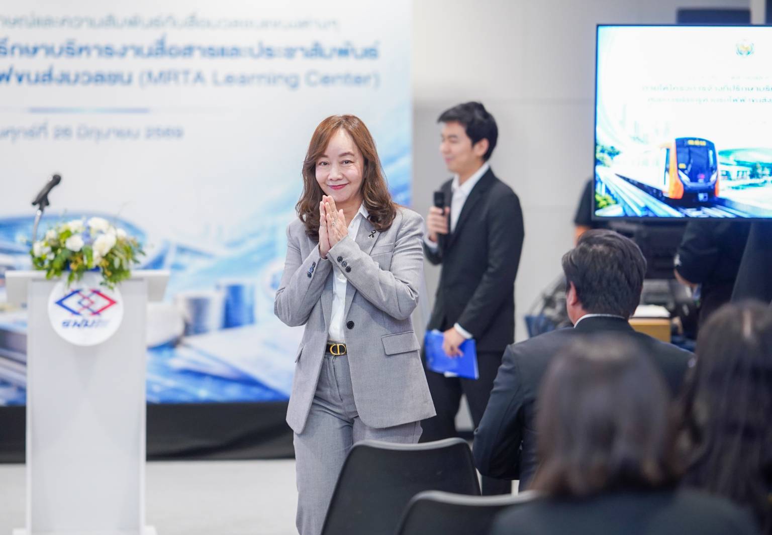สบน.เดินหน้า ESG Bond ลดต้นทุนประเทศ สร้างการพัฒนาอย่างยั่งยืน ชูรถไฟฟ้าสายสีส้มคือต้นแบบ ESG ครบ 3 มิติ-image-4